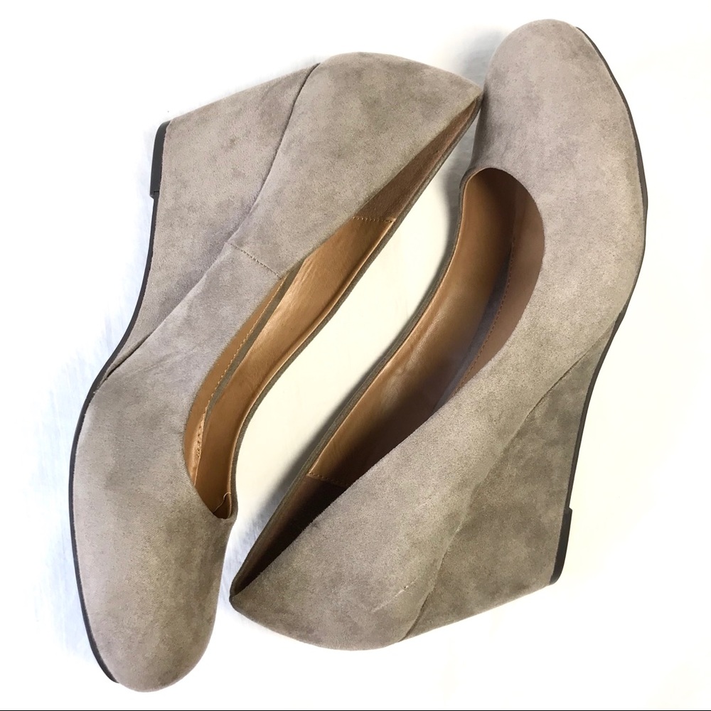 CL by Laundry Nude Suede Wedges - NWOT